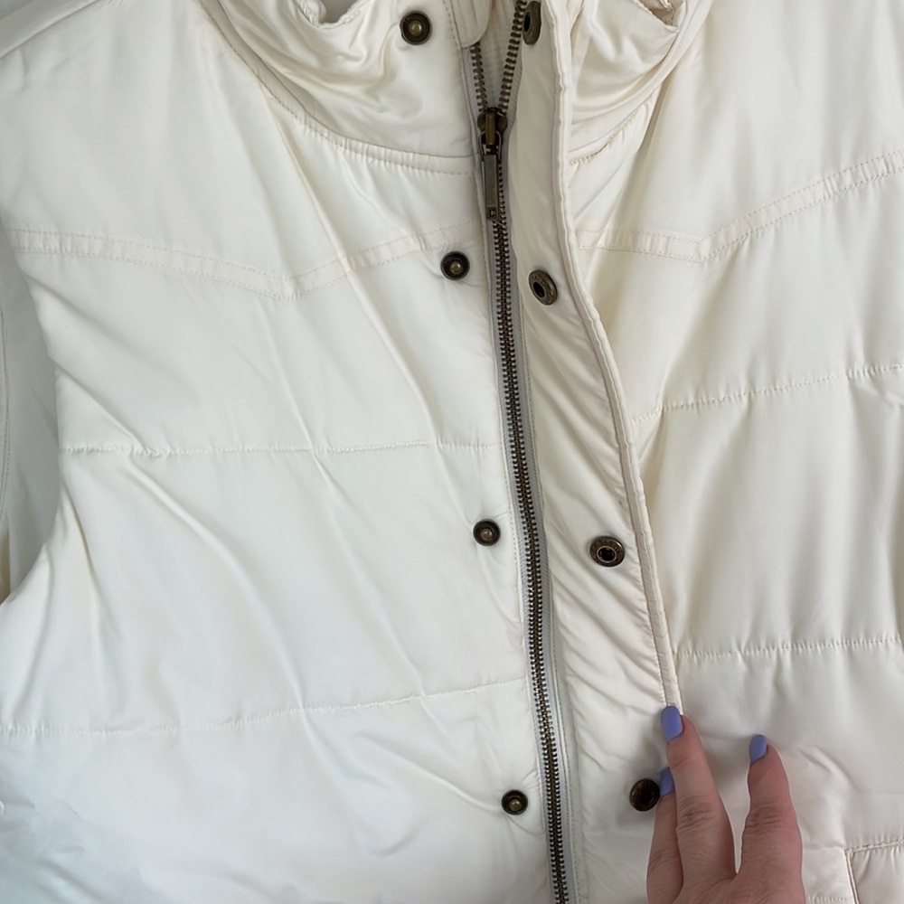 Chaps Ivory Puffer Vest. Size Medium - Picture 5 of 10